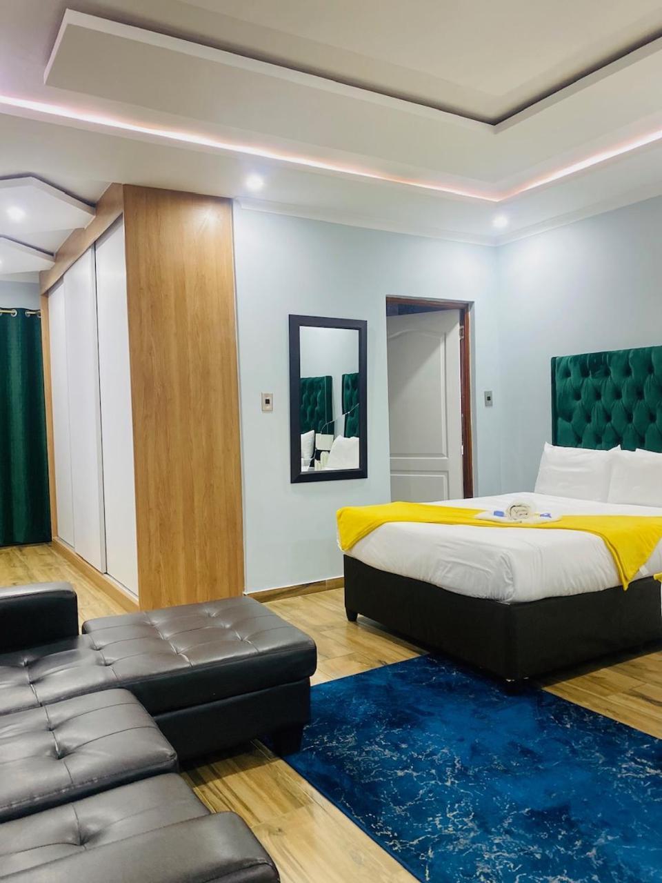 Airport Imperial Guest House Кемптън Парк Екстериор снимка