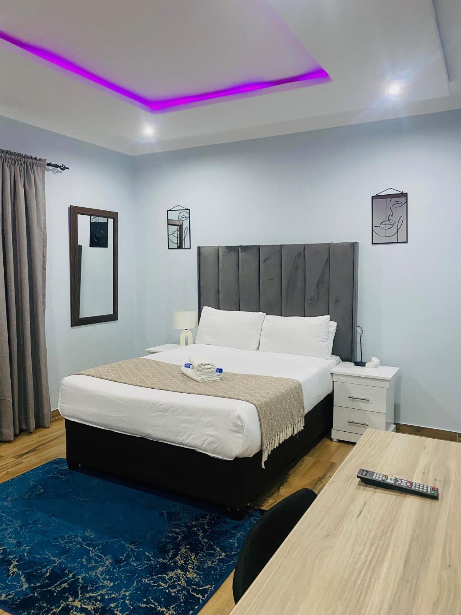 Airport Imperial Guest House Кемптън Парк Екстериор снимка